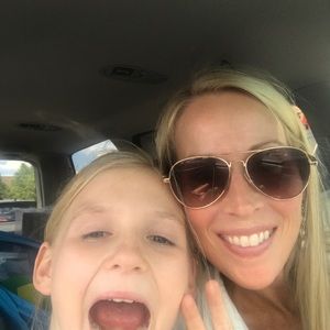 Meet your Posher, Laura